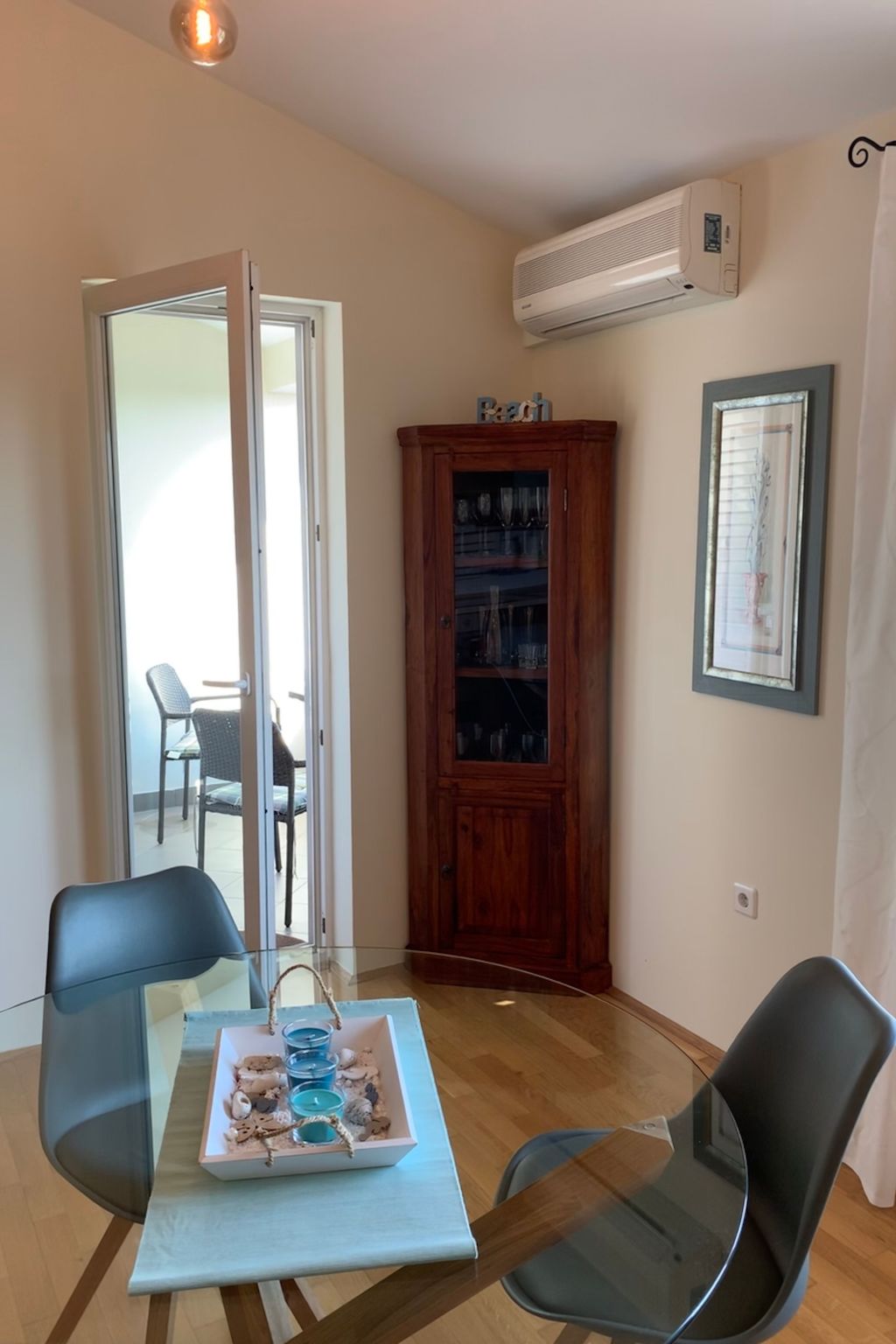 Appartement mit Blick auf das Wasser-Drinnen