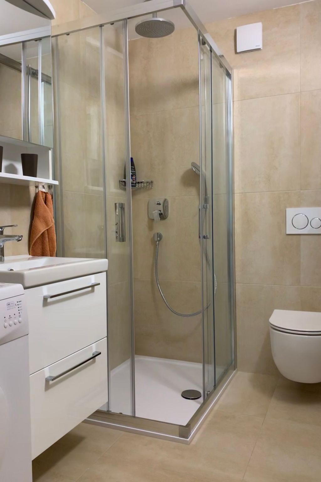 Appartement mit Blick auf das Wasser-Drinnen