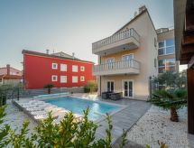 Villa Bellavista: Ruim vakantiehuis voor 15 personen met privé-verwarmd zwembad bij Pula - thumbnail 1