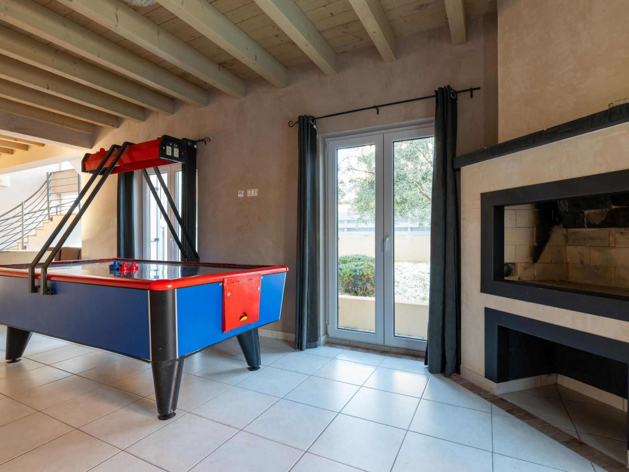 Villa Bellavista für 16 Gäste mit Hockeytisch-Binnen