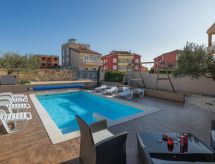 Villa Chiara: Ruime villa met verwarmd zwembad op 700m van zee in Premantura - thumbnail 5
