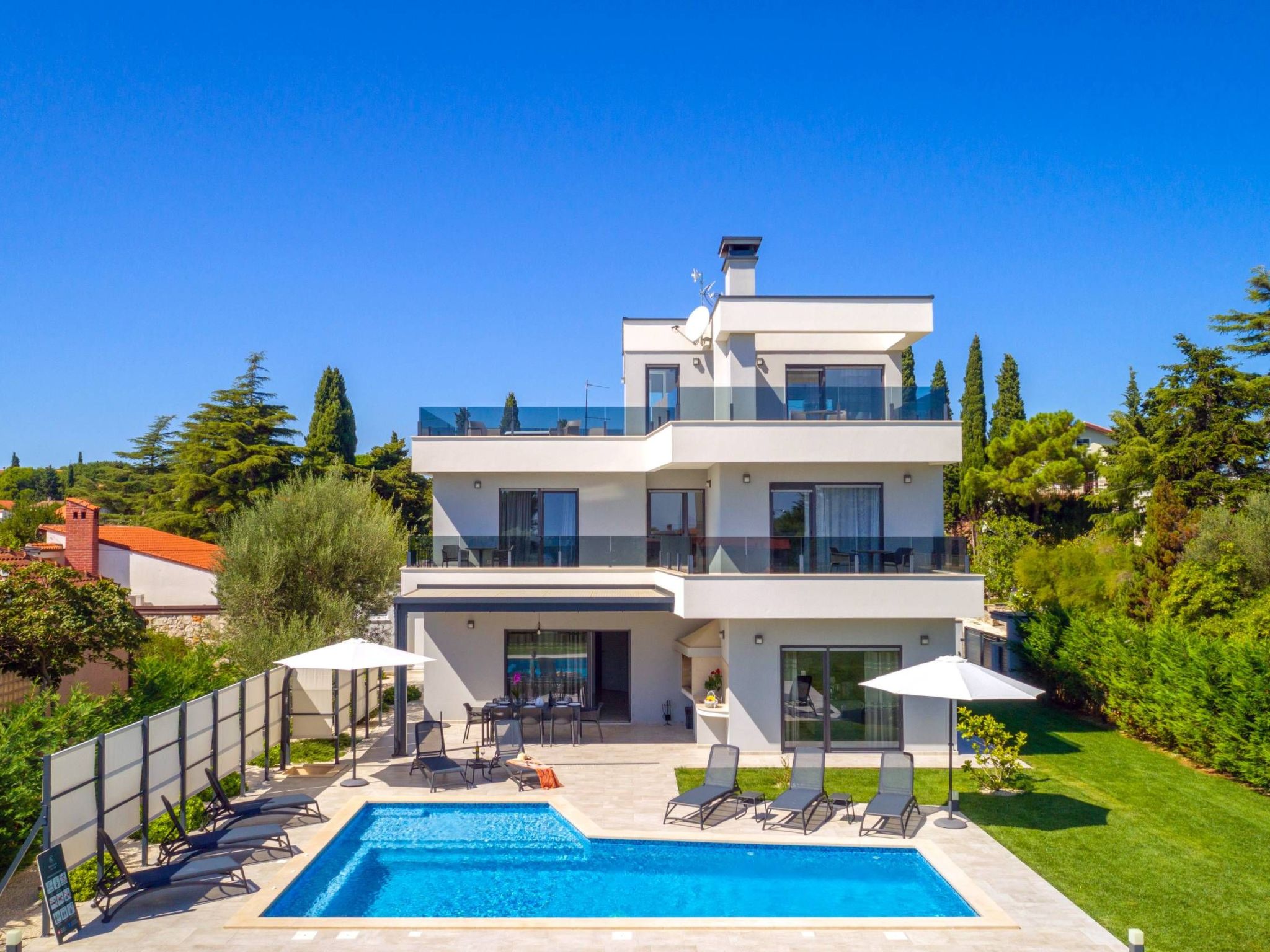 Villa K mit Jacuzzi auf dem Dach und Meerblick