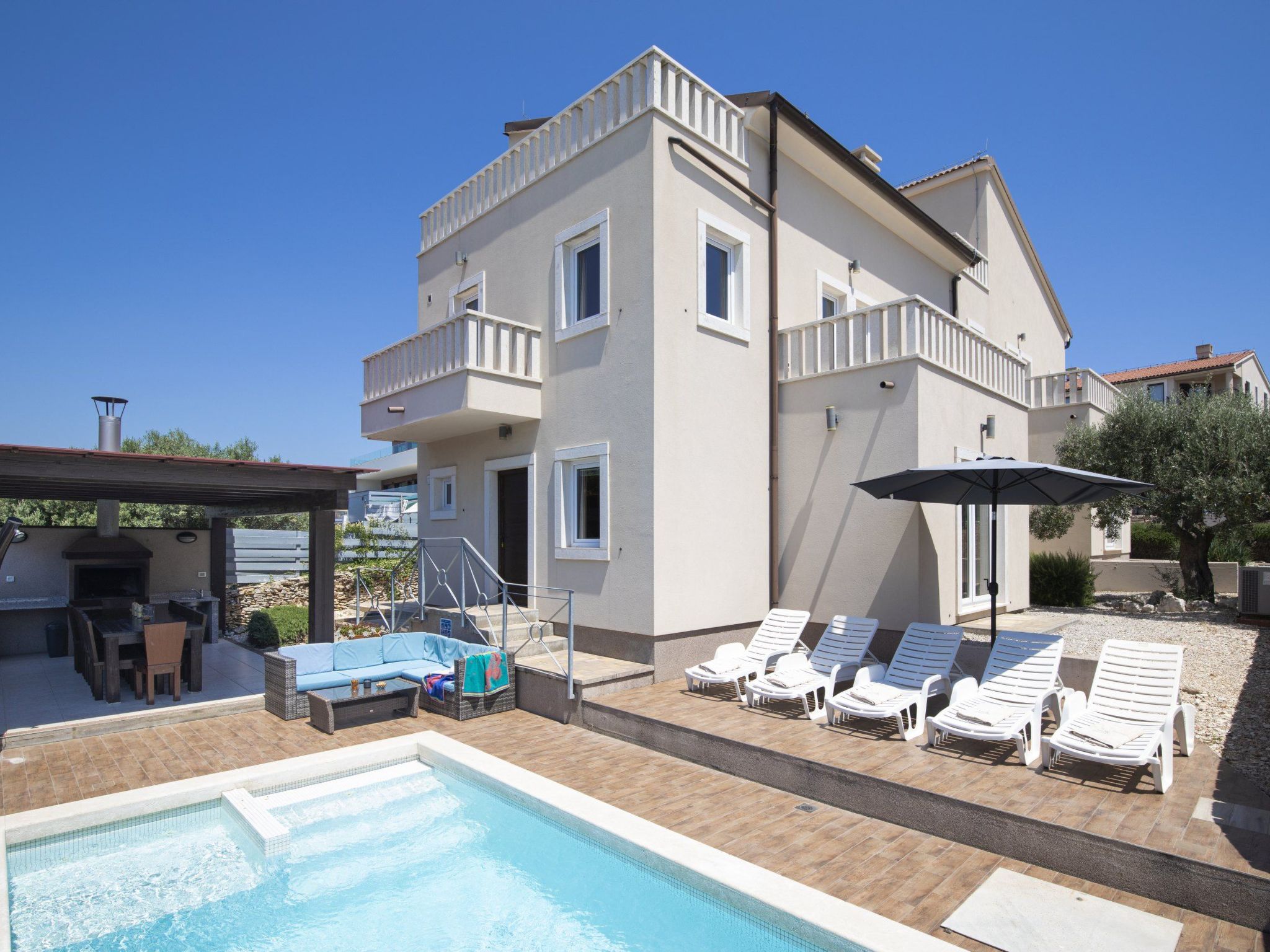 Villa Castagna in Premantura mit Pool und Sauna-Dedans
