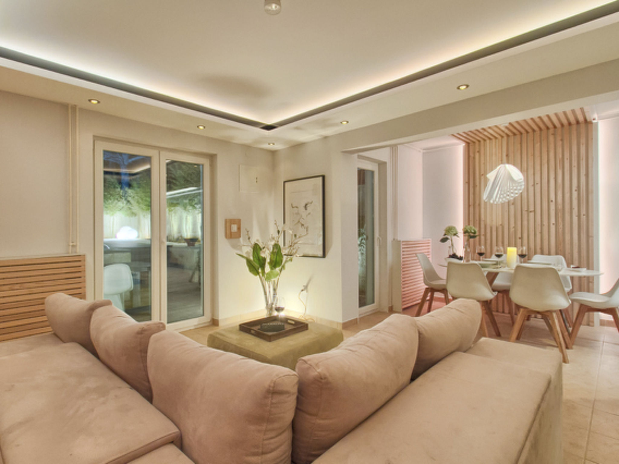 Stylisches Haus mit Dachterrasse, Bar und Hot Tub-Drinnen