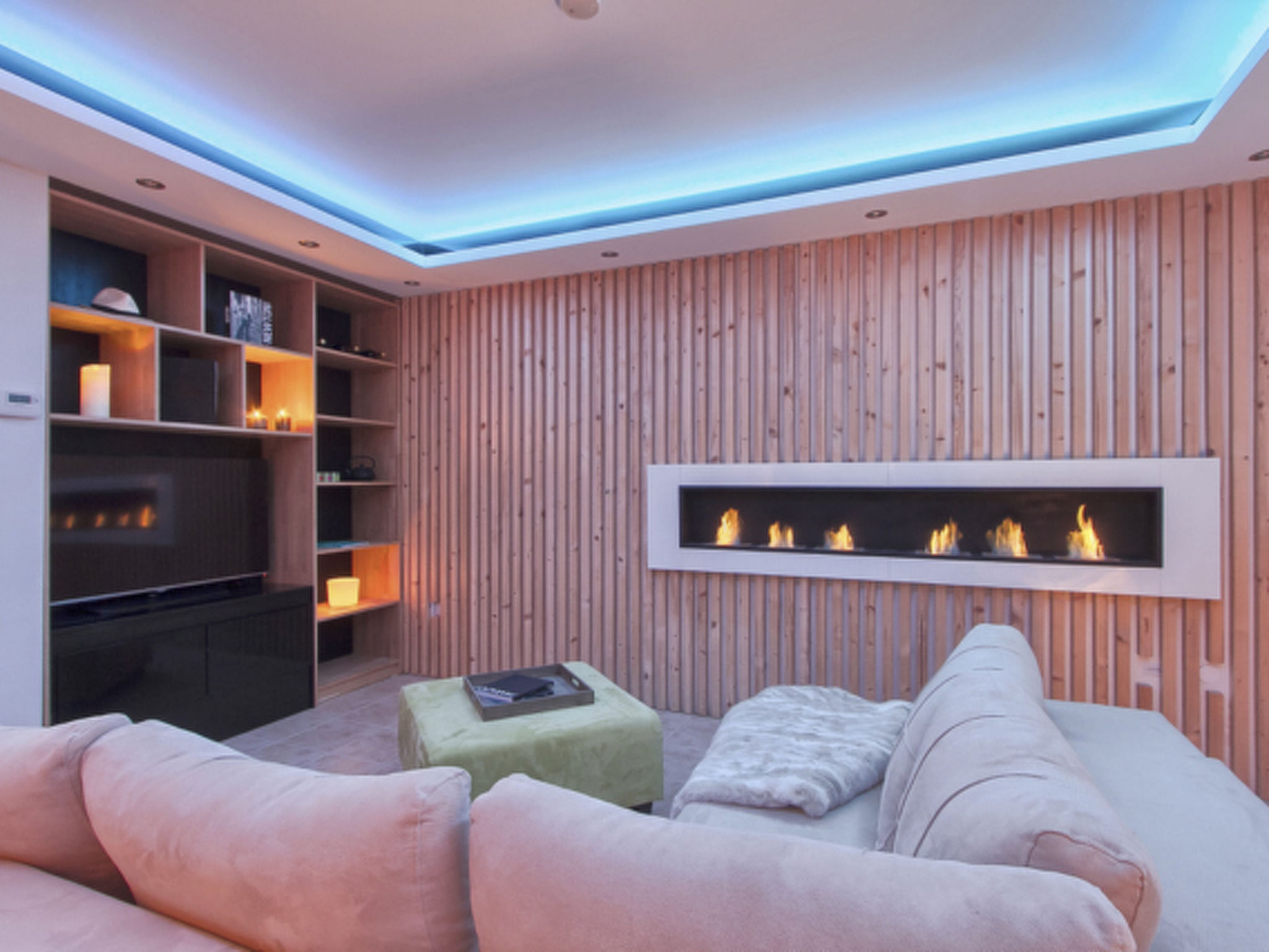 Stylisches Haus mit Dachterrasse, Bar und Hot Tub-Drinnen