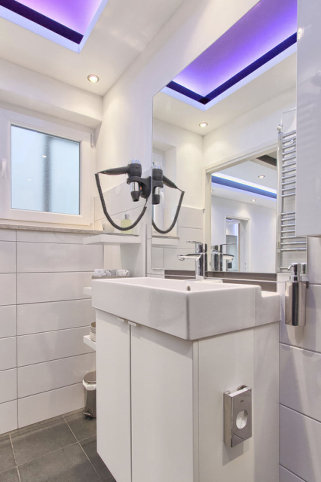 Stylisches Haus mit Dachterrasse, Bar und Hot Tub-Drinnen