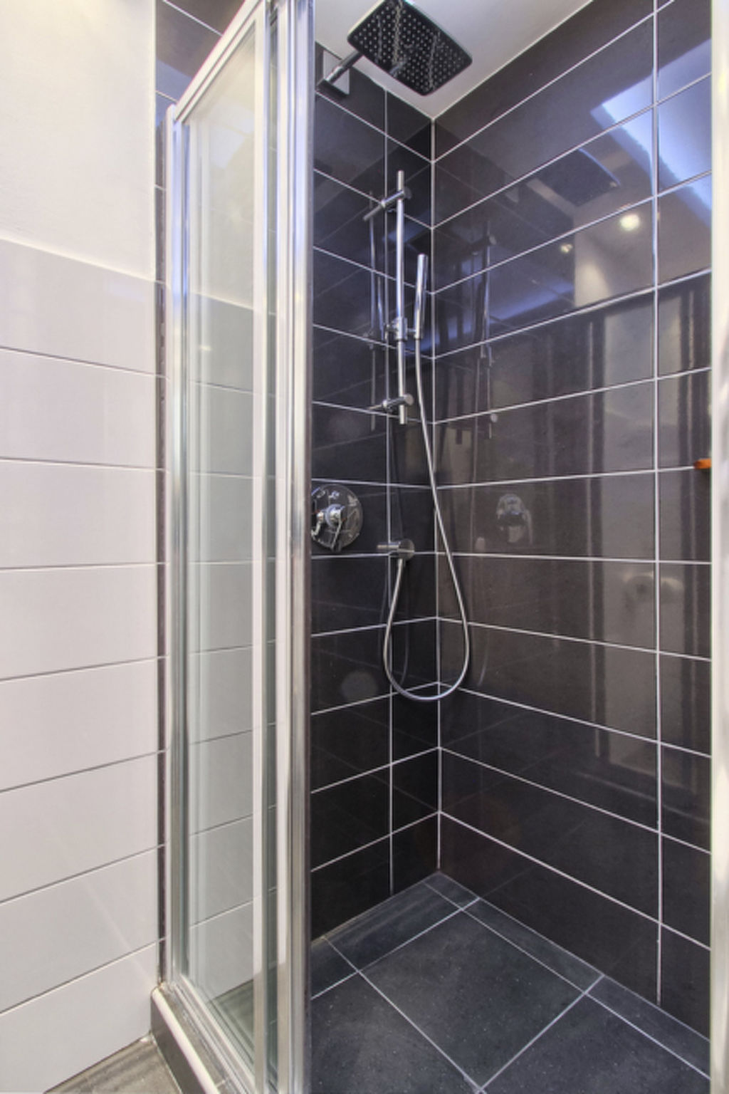 Stylisches Haus mit Dachterrasse, Bar und Hot Tub-Drinnen