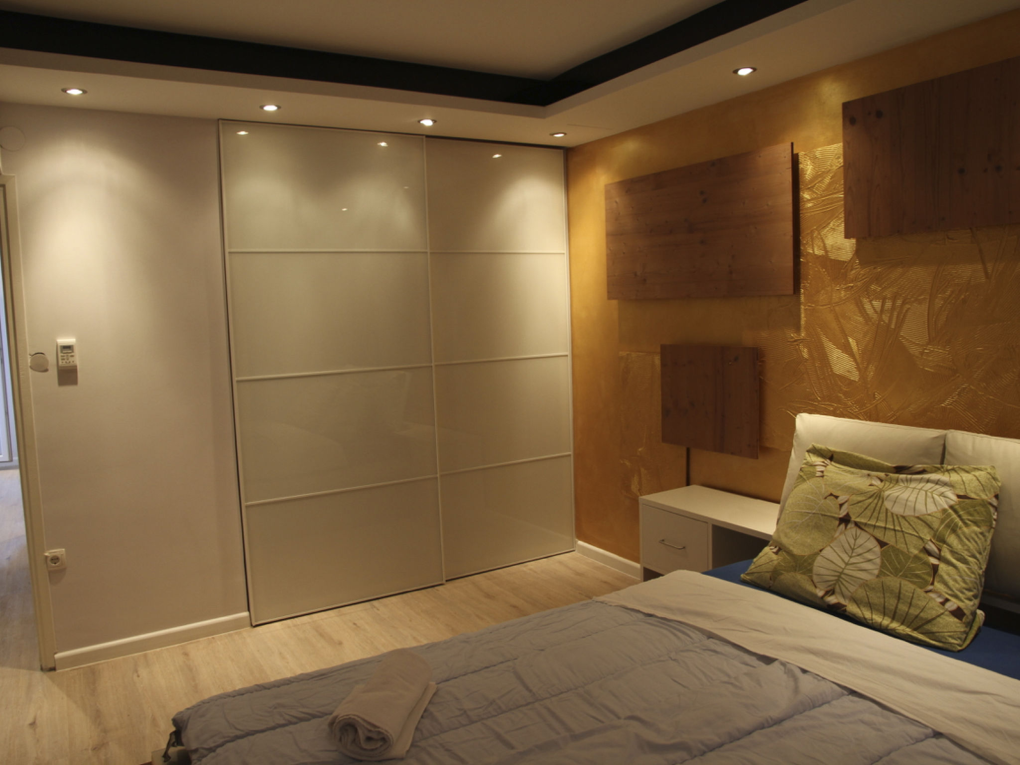 Stylisches Haus mit Dachterrasse, Bar und Hot Tub-Drinnen