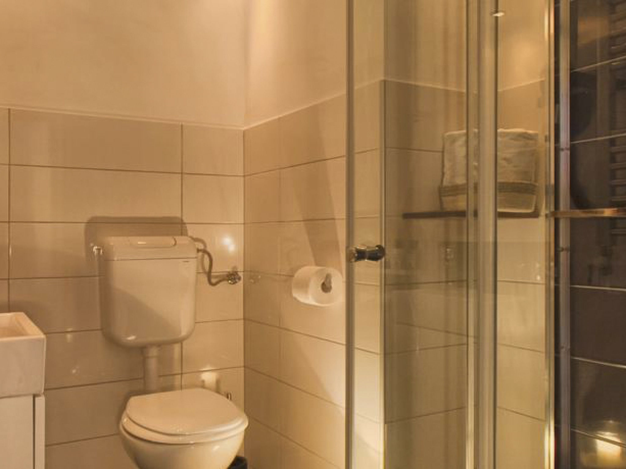 Stylisches Haus mit Dachterrasse, Bar und Hot Tub-Drinnen