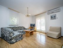 Hilde Red: Gezellig appartement met zwembad op 350m van het strand in Medulin - thumbnail 3