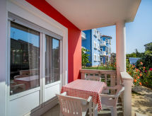 Hilde Red: Gezellig appartement met zwembad op 350m van het strand in Medulin - thumbnail 2
