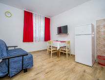 Knus appartement voor 3 bij zee met zwembad in Medulin - thumbnail 3