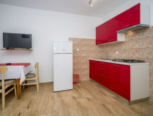 Knus appartement voor 3 bij zee met zwembad in Medulin - thumbnail 4
