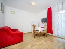 Hilde Red: Gezellig appartement aan zee in Medulin met zwembad en tuin - thumbnail 4