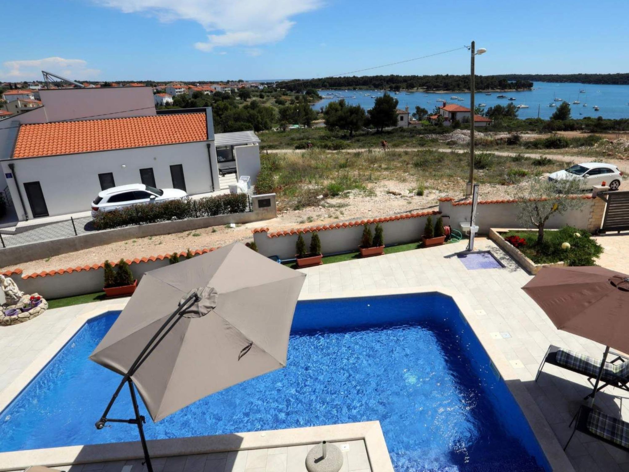 Photo of Wunderschön dekorierte Villa Evelyn