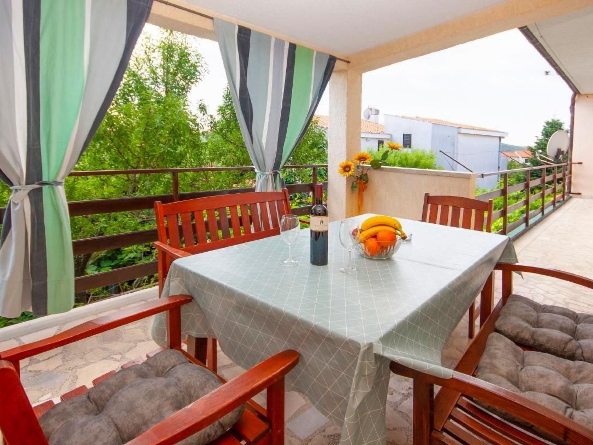 Mit privater Terrasse-Inside