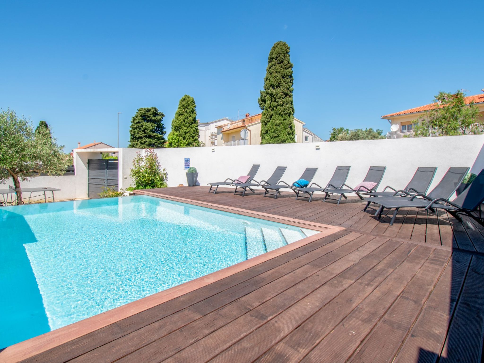 Villa Above - Outside