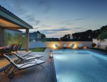 Villa Entini: Luxe vrijstaande villa met privézwembad vlakbij zee in Medulin - thumbnail 2