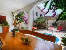 House Samia: Authentiek vakantiehuis met zwembad op 550m van zee in Medulin - thumbnail 5