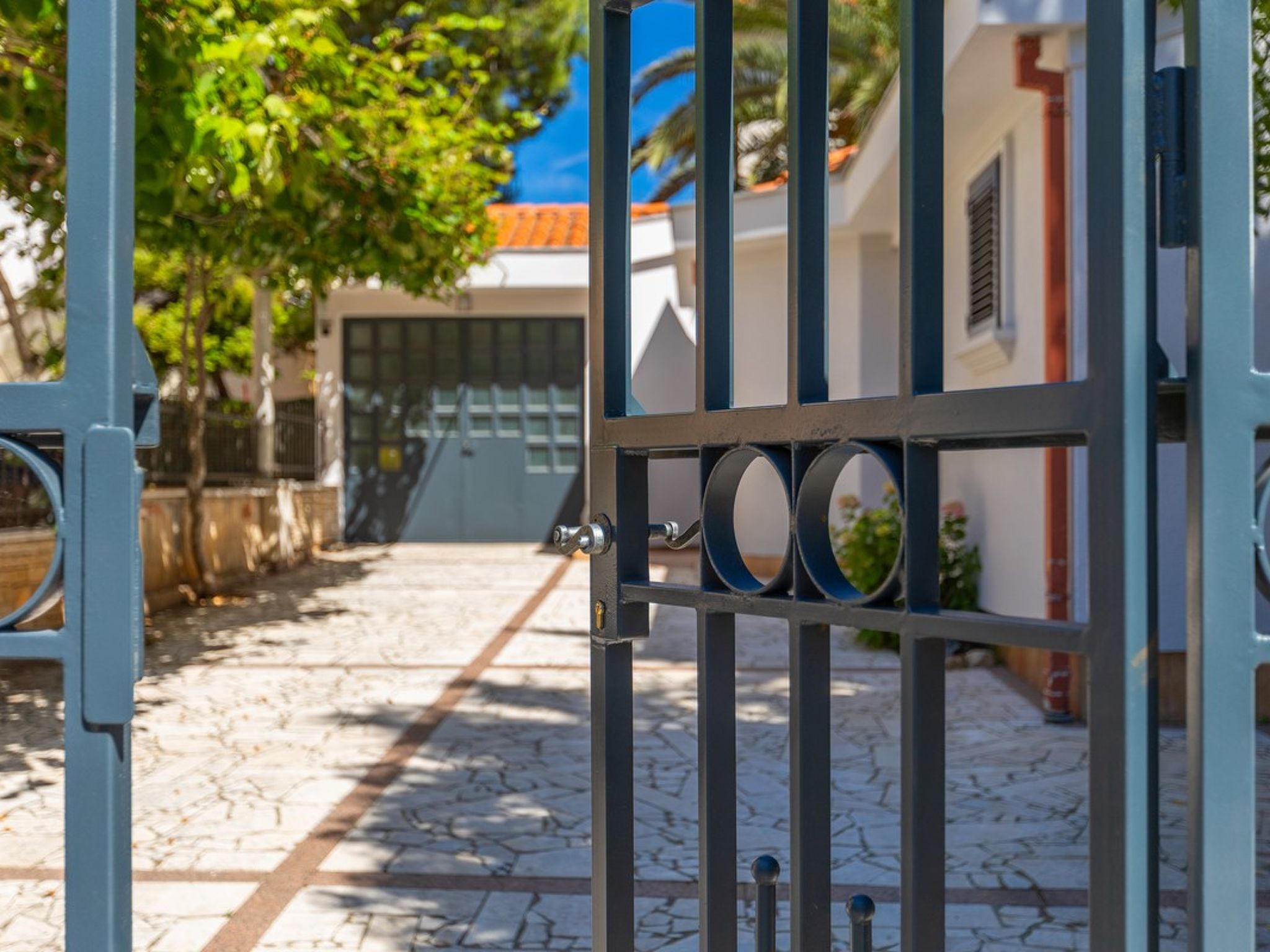 House Loncar - Outside