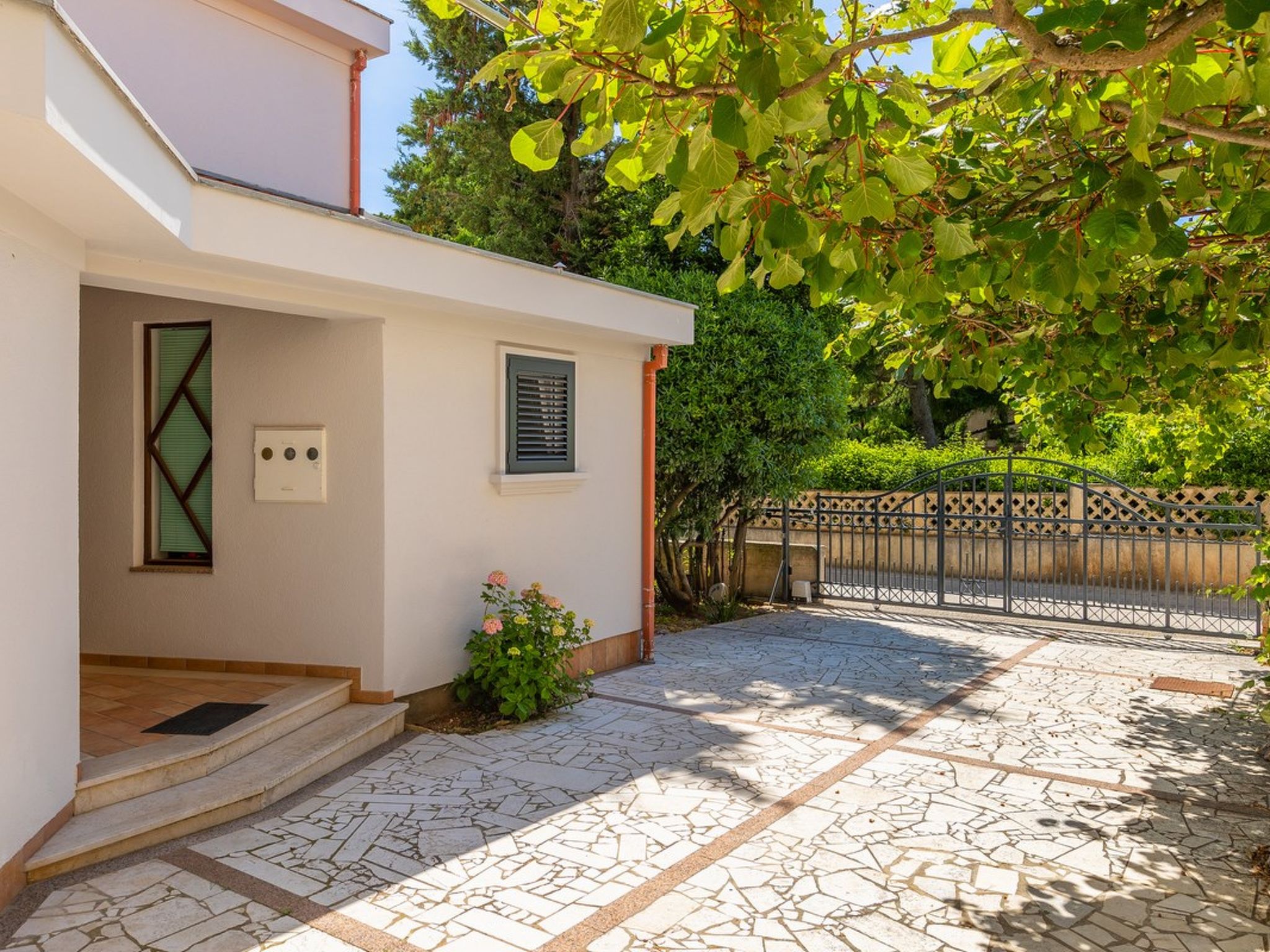House Loncar