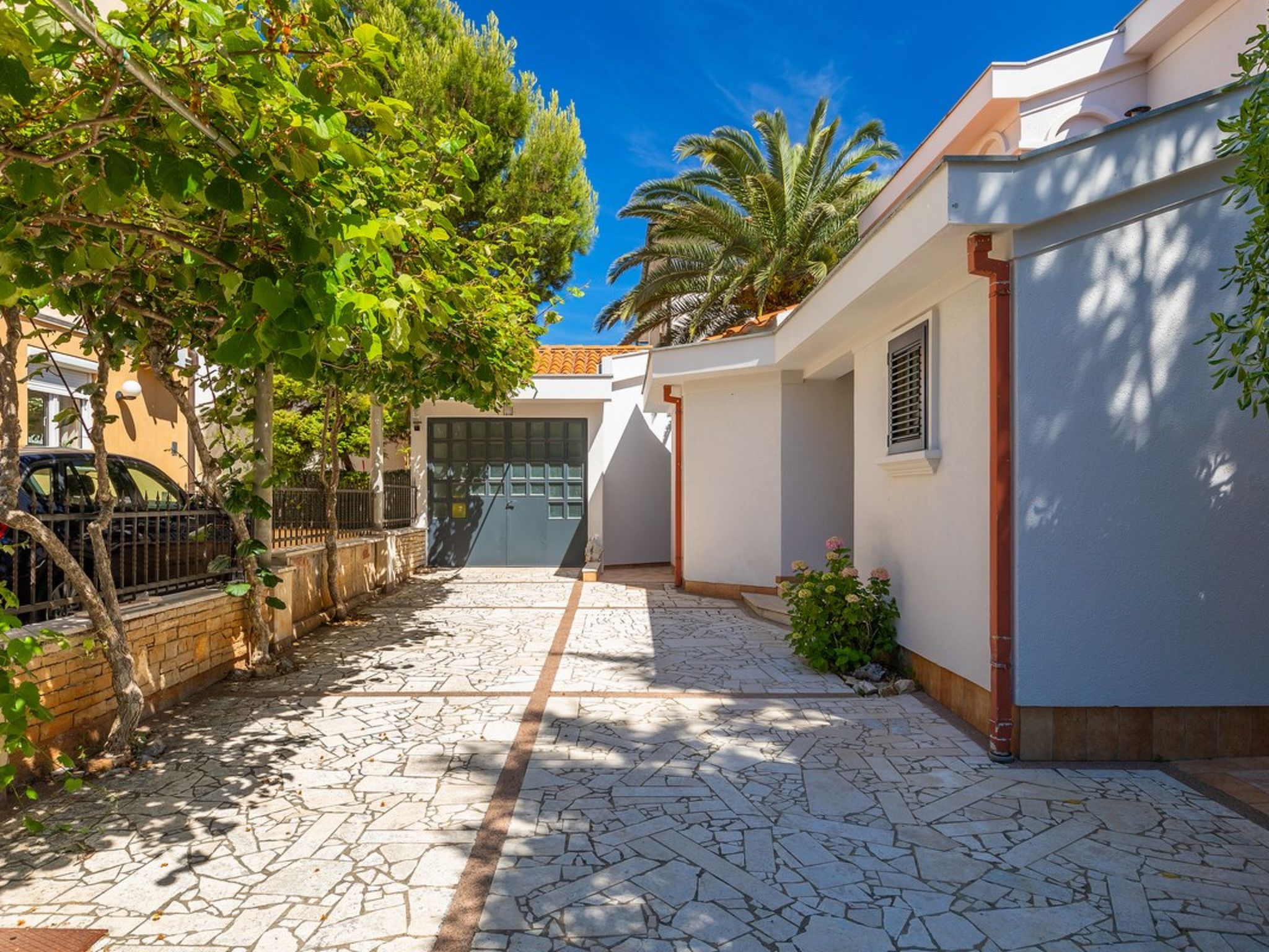 House Loncar