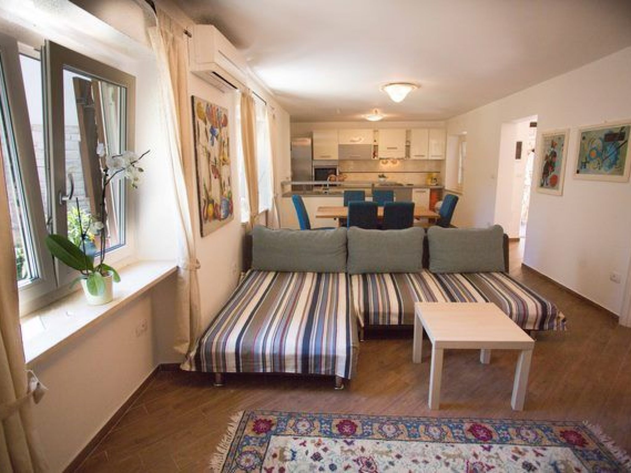 Photo of Helle und moderne, erst kürzlich renovierte (2014) Ferienwohnung mit privater T