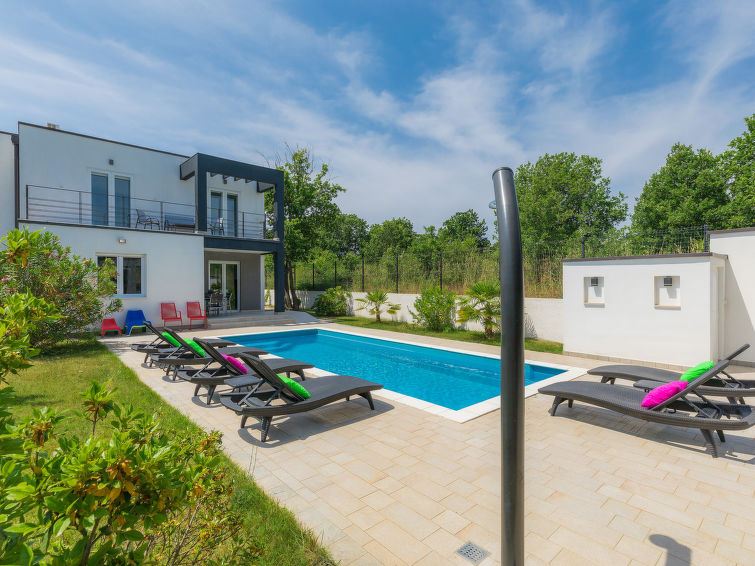Op 800 m van het centrum: Modern vakantiehuis met privézwembad in Medulin in Medulin