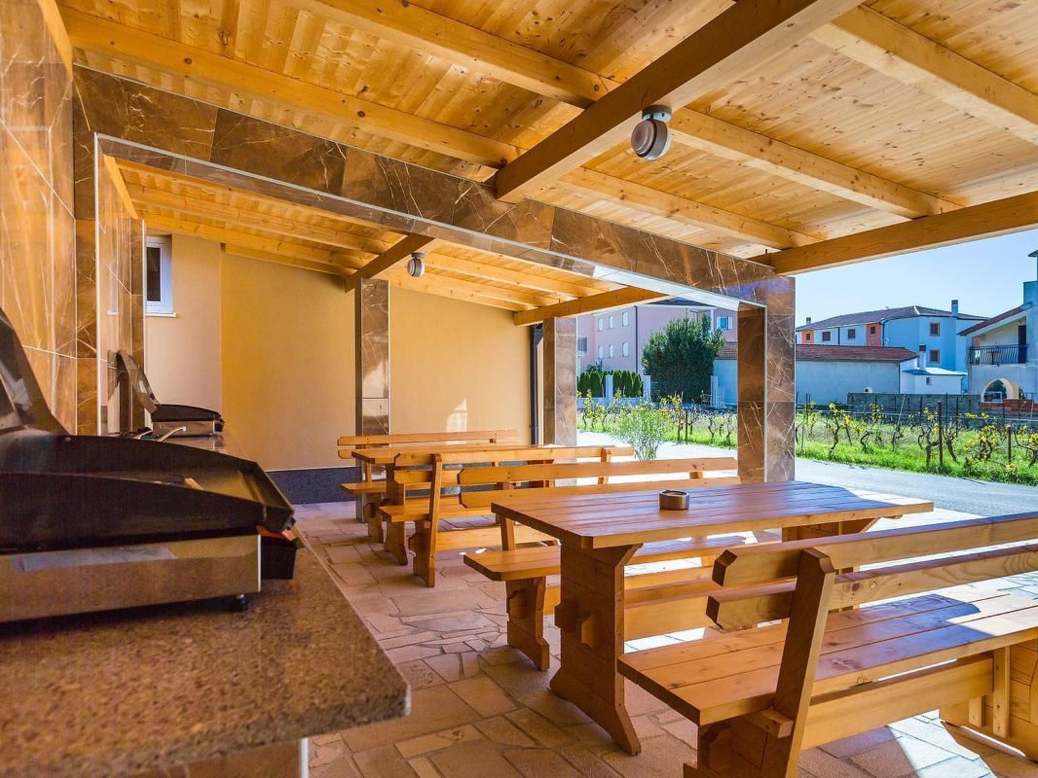 Wohnung mit Balkon-Draußen