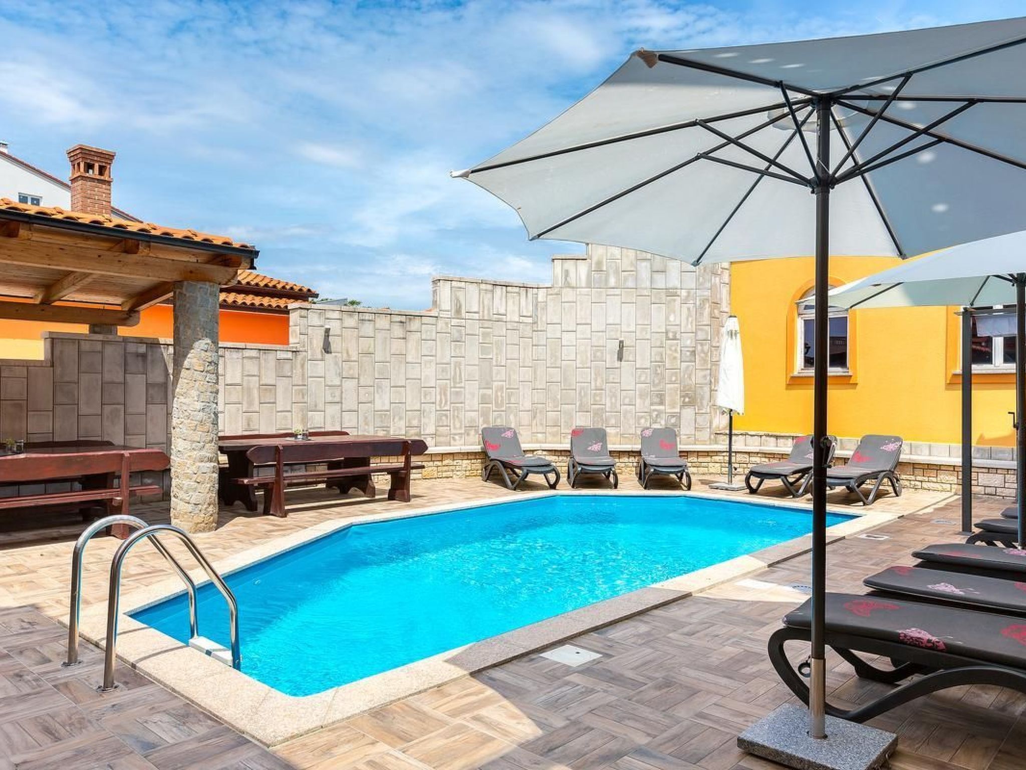 Photo of Wohnung in Medulin mit Grill, Garten und Terrasse