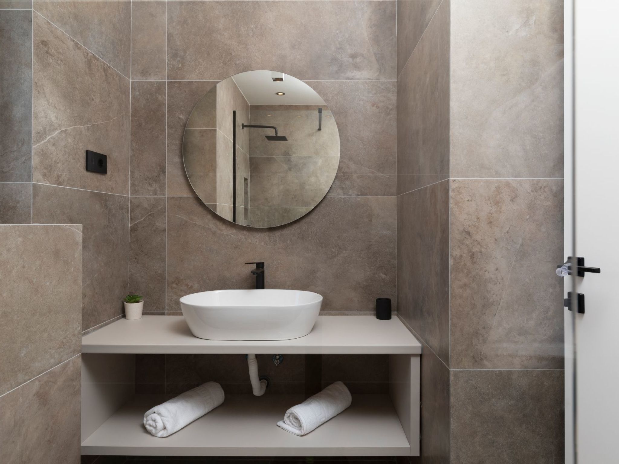 Photo of Amore Bijeca - B4