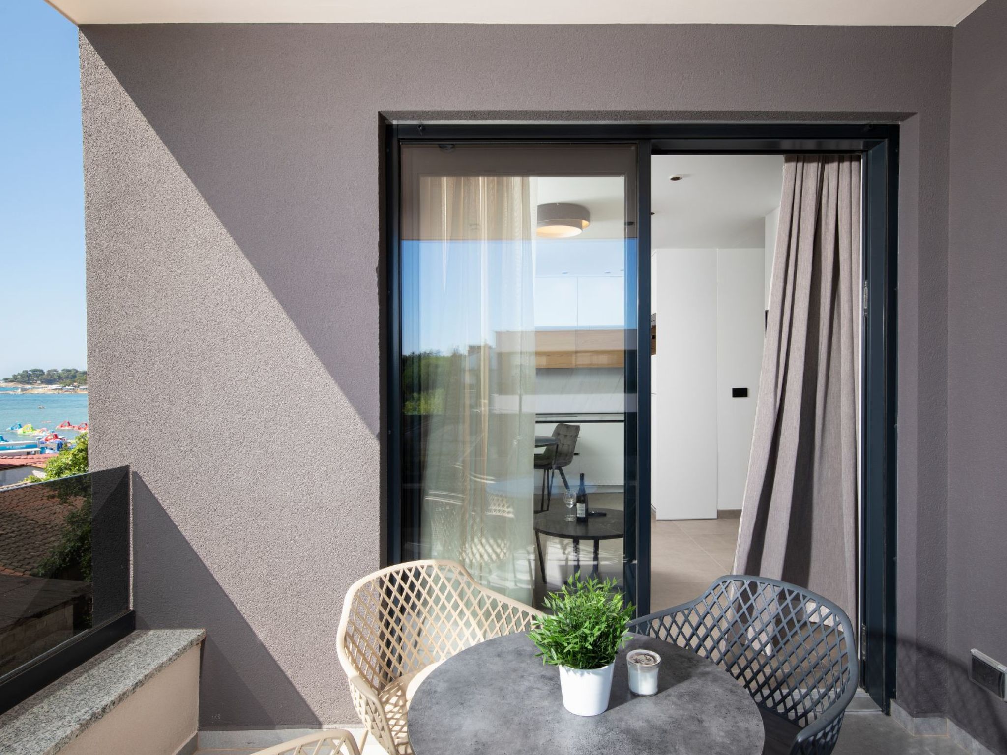 Photo of Amore Bijeca - B4