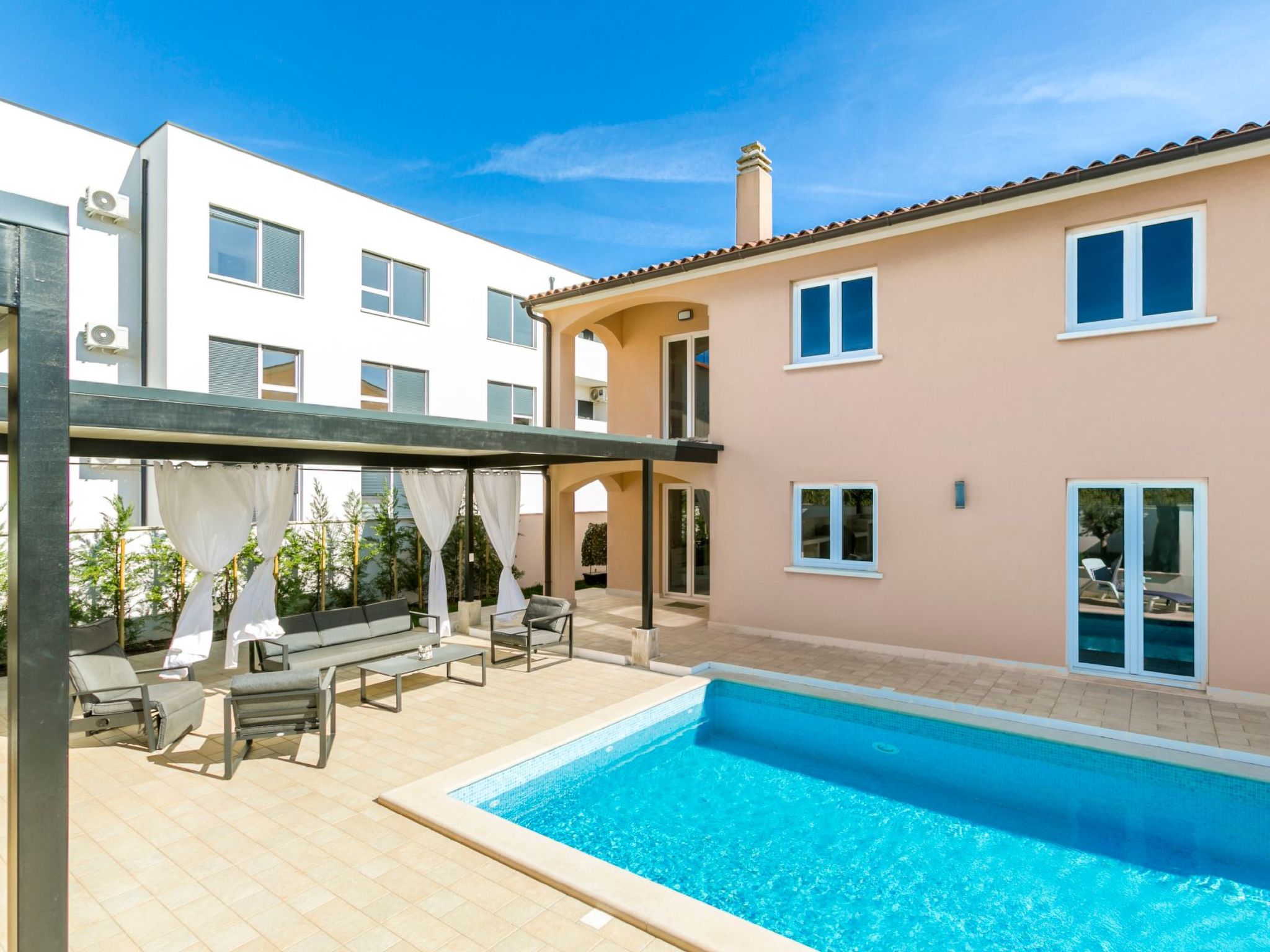 Photo of "Suzy" mit privatem Pool