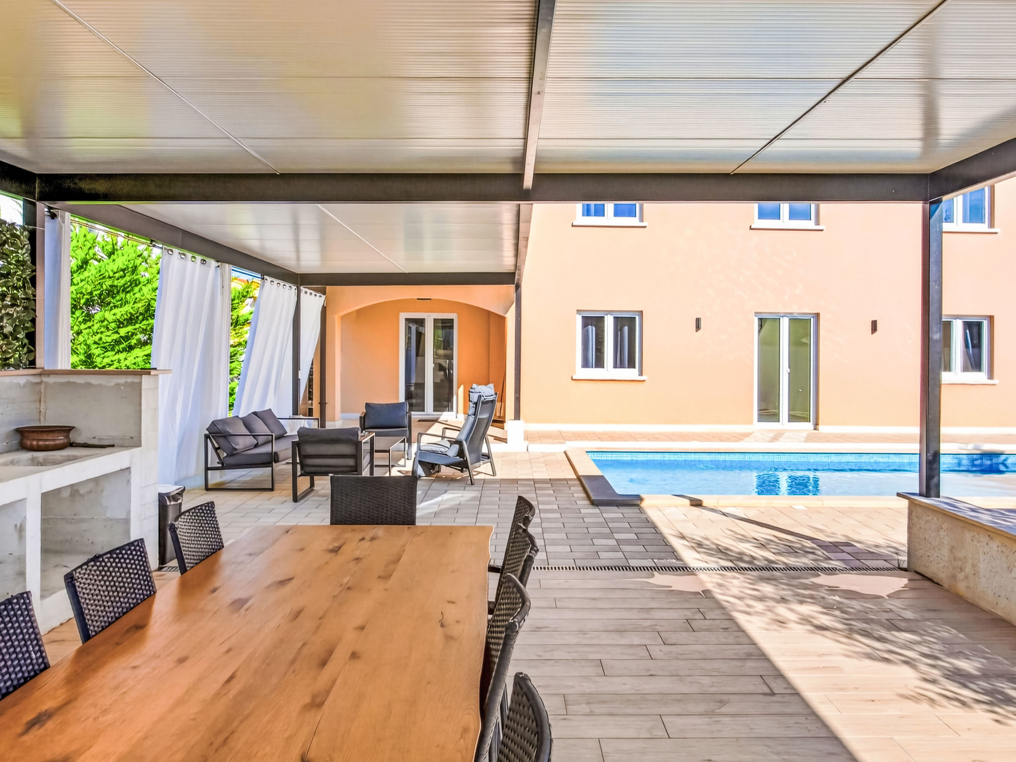 Photo of "Suzy" mit privatem Pool