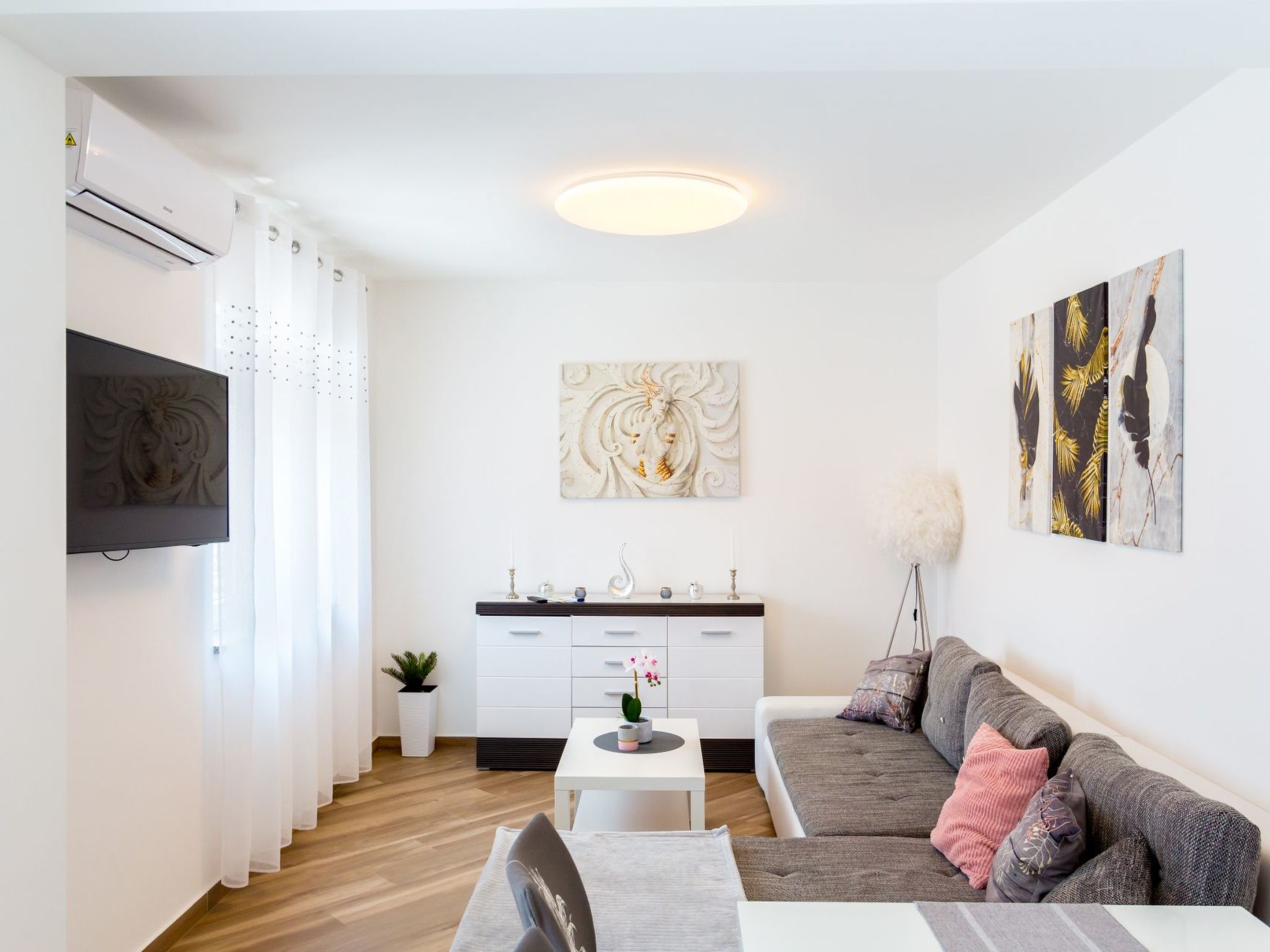 Photo of Modernes Apartment As Veliki mit Terrasse