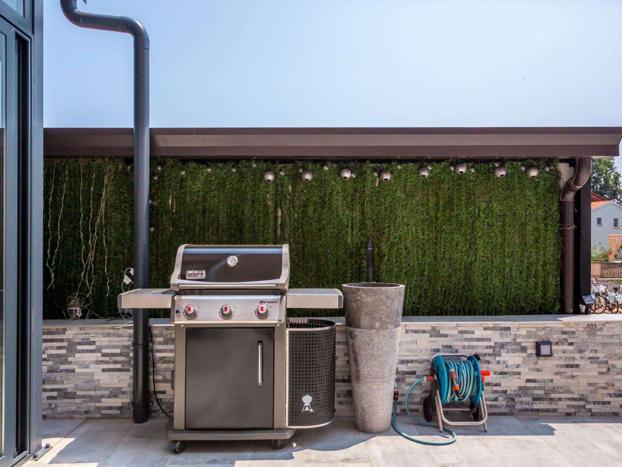 Photo of Modernes Apartment As Veliki mit Terrasse