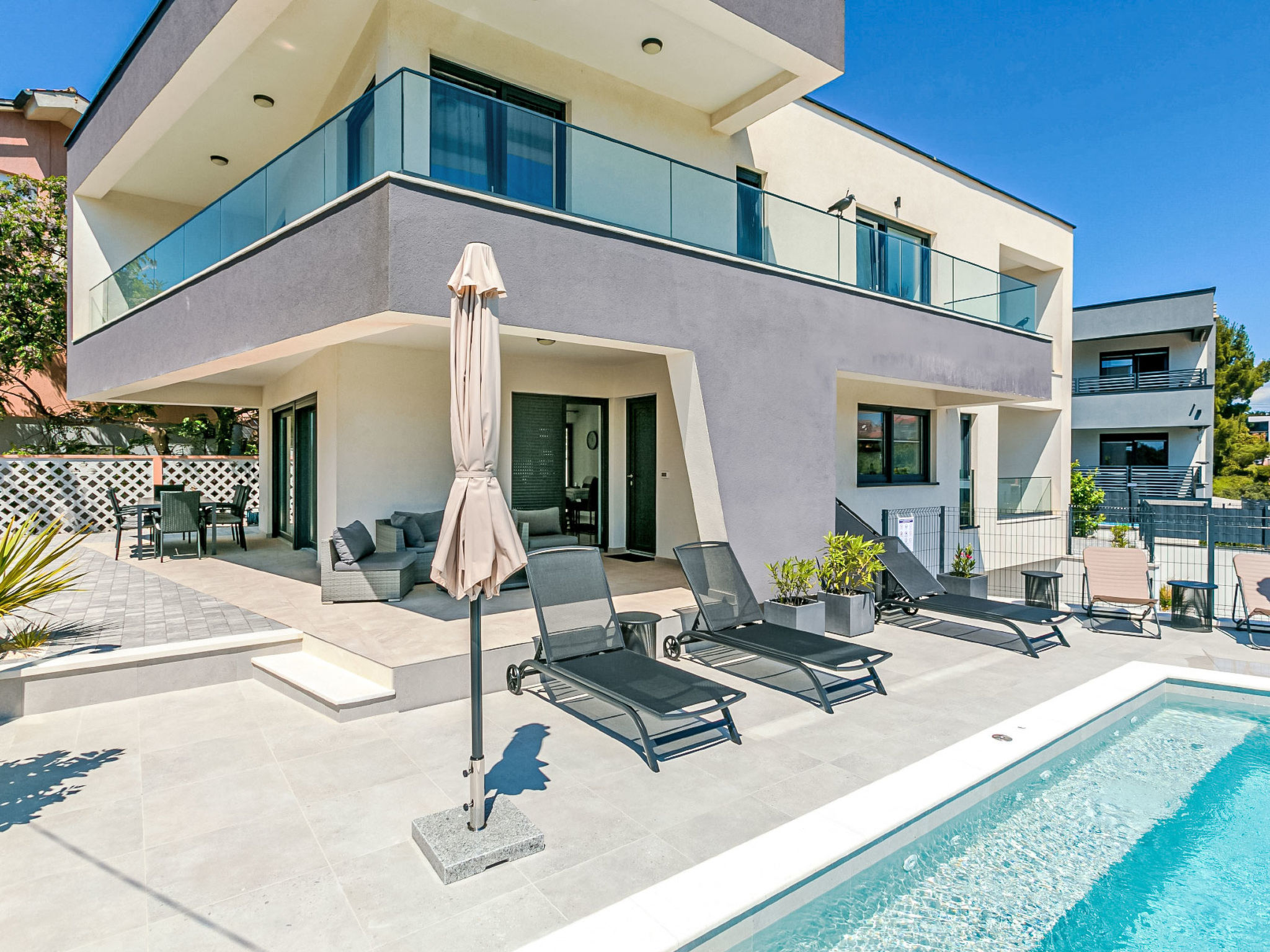 Villa Delfin mit Pool - Draußen