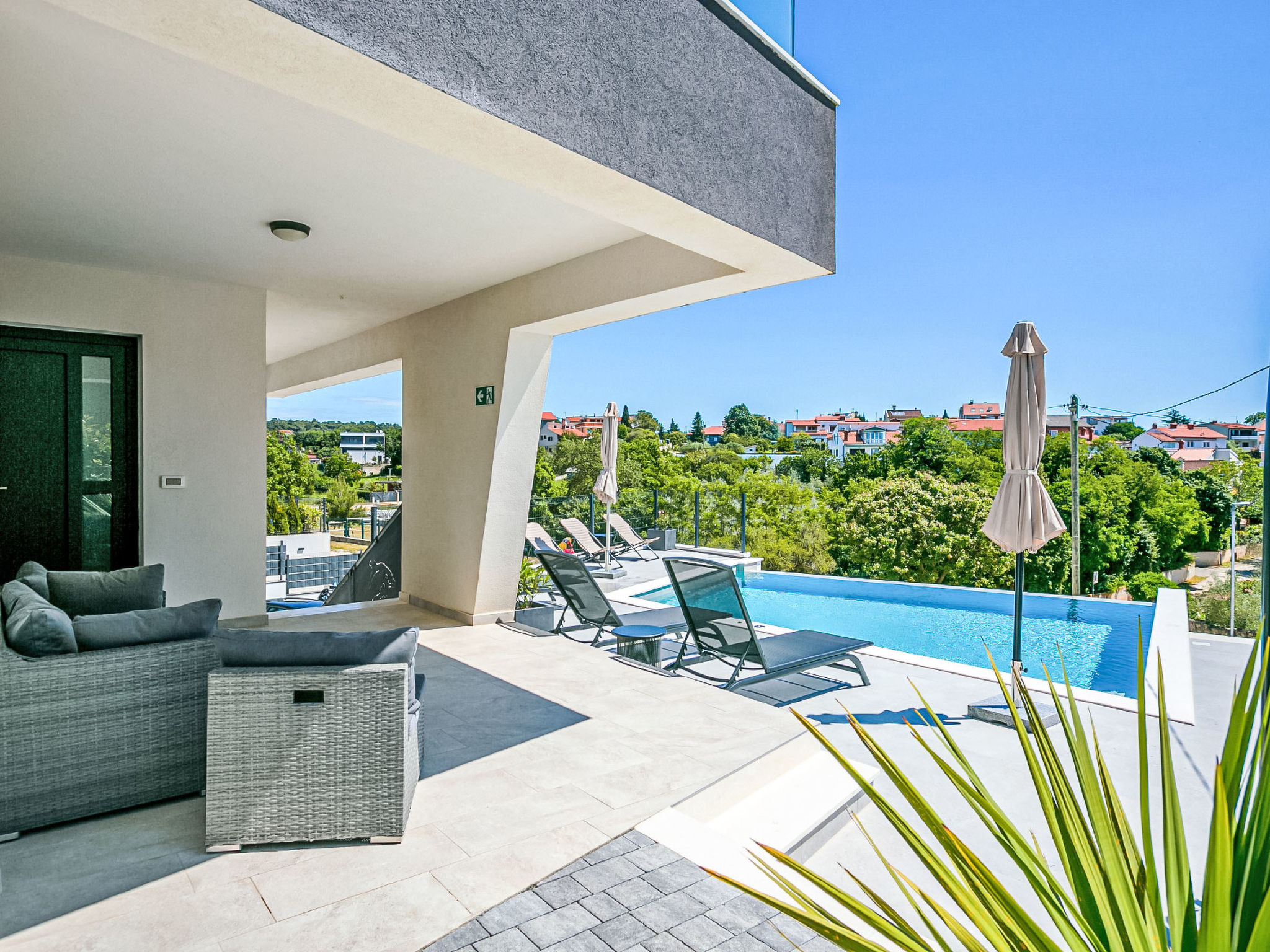 Villa Delfin mit Pool - Draußen