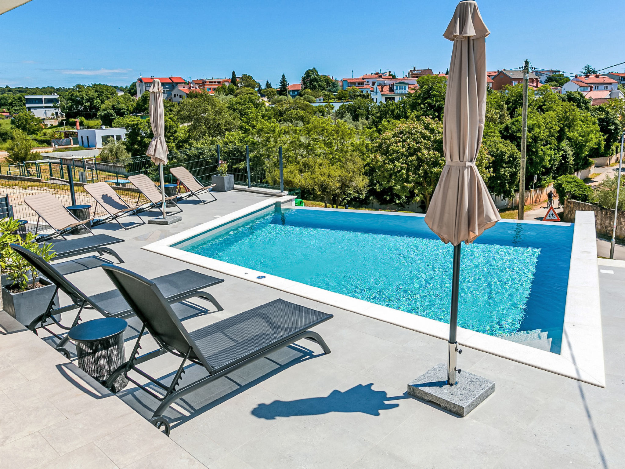Villa Delfin mit Pool - Draußen