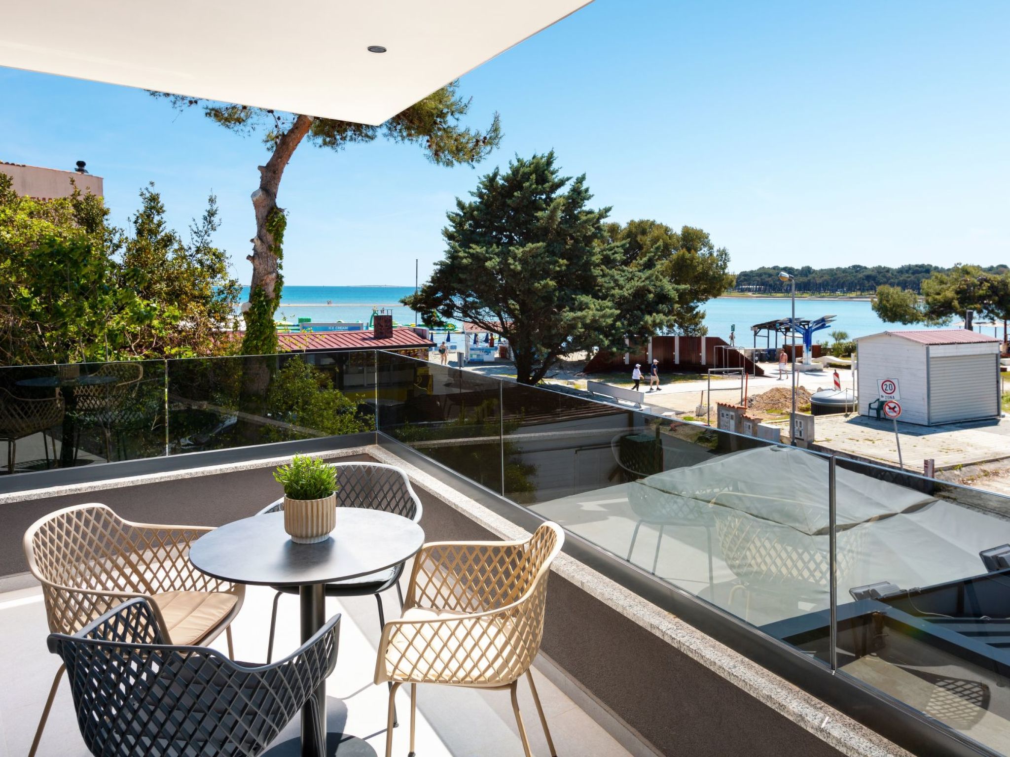 Photo of "A'more Bijeca" direkt am Strand