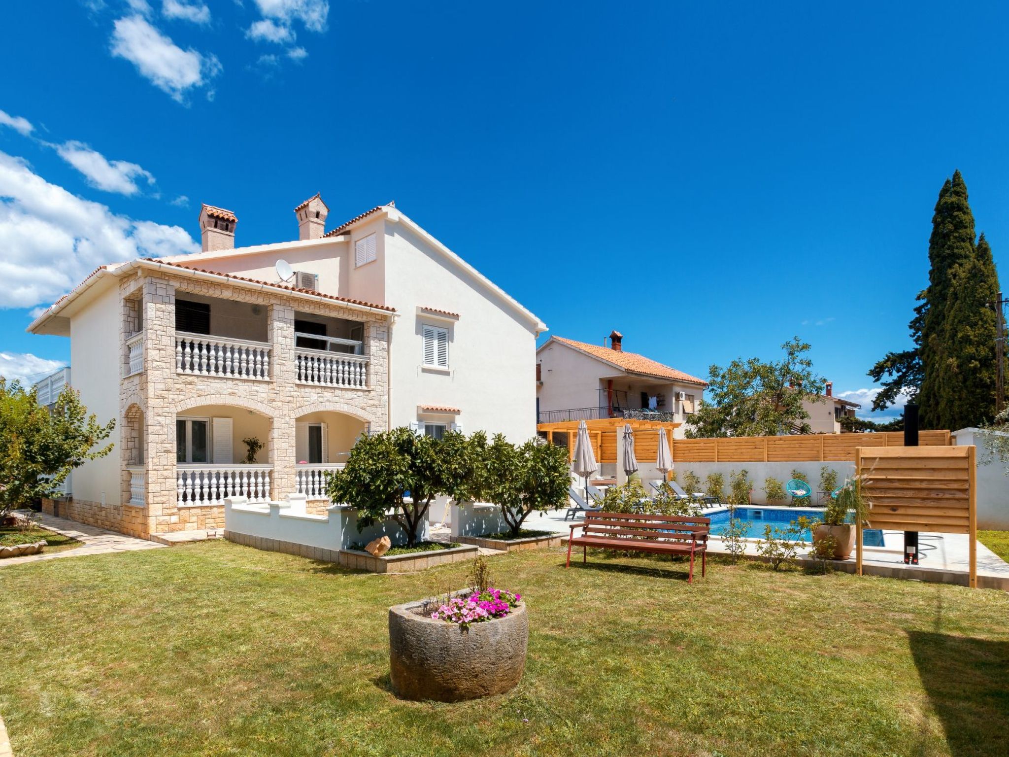 Tia, Wohnung mit Pool