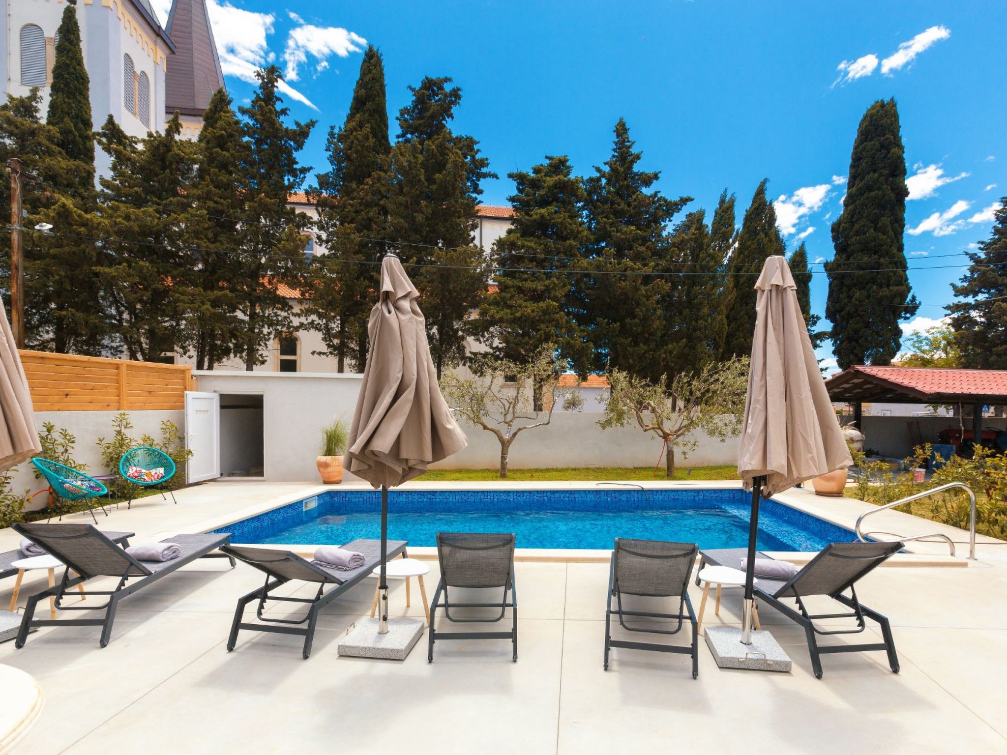 Tia, Wohnung mit Pool-Outside