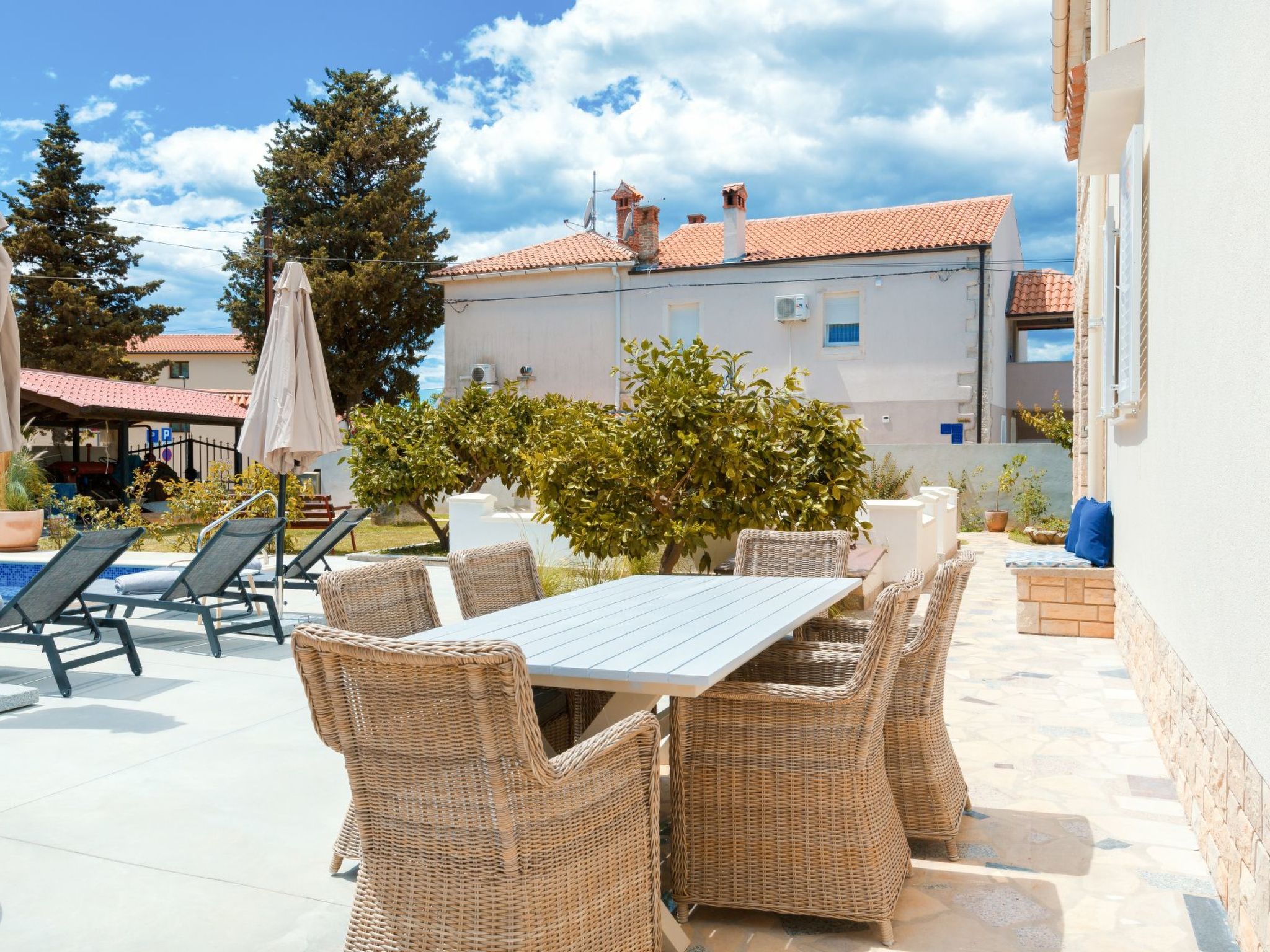 Tia, Wohnung mit Pool-Outside