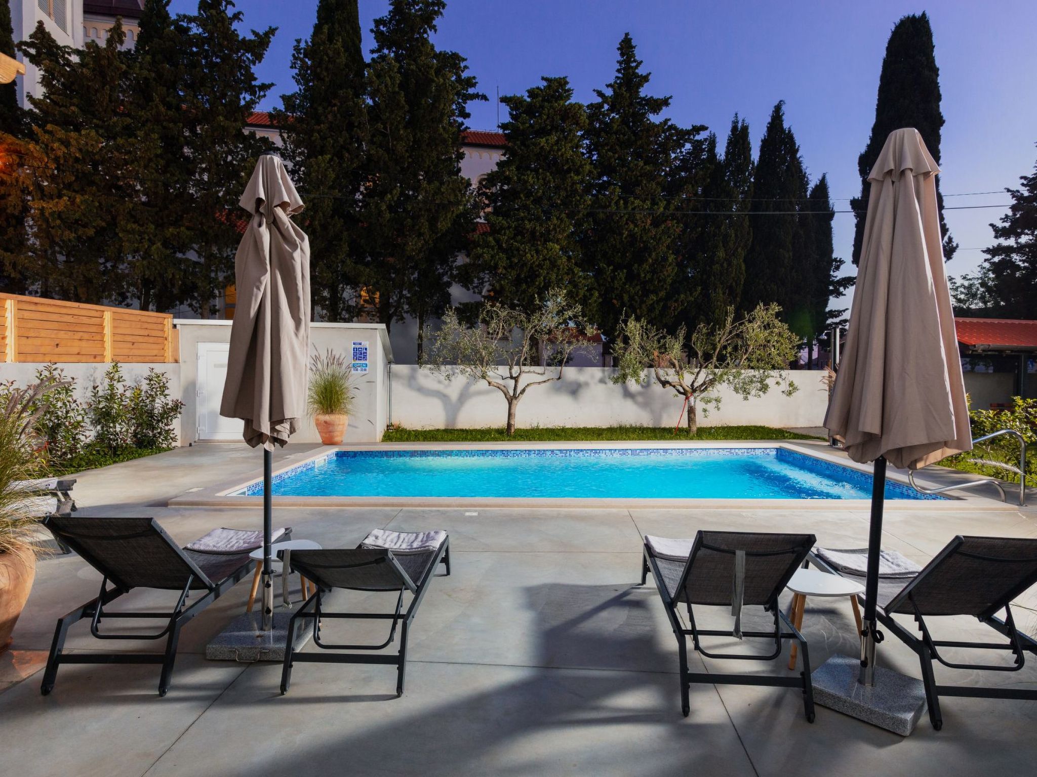 Tia, Wohnung mit Pool-Outside