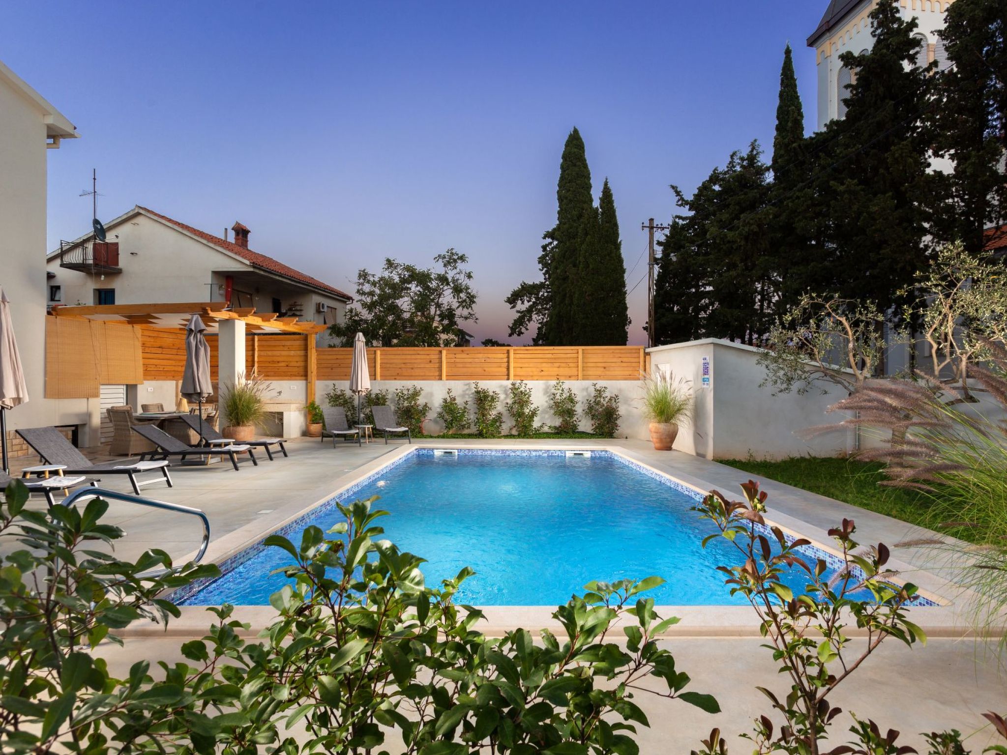 Tia, Wohnung mit Pool-Outside