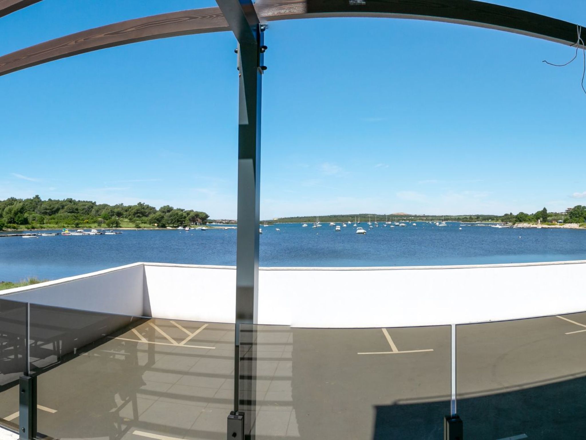 für 4 Personen ca. 80m, in Medulin