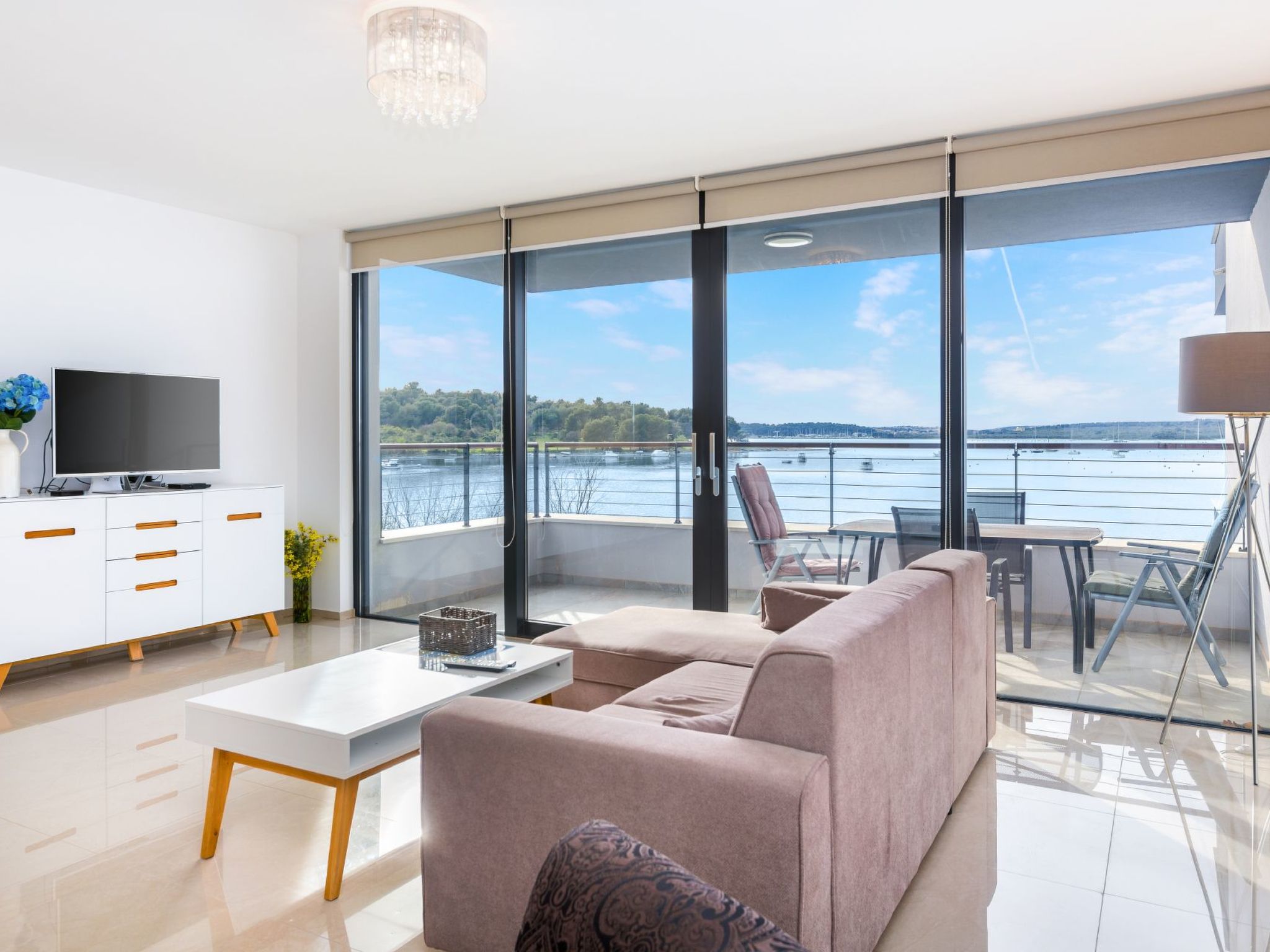 Photo of Vizula - Aurelia Maris