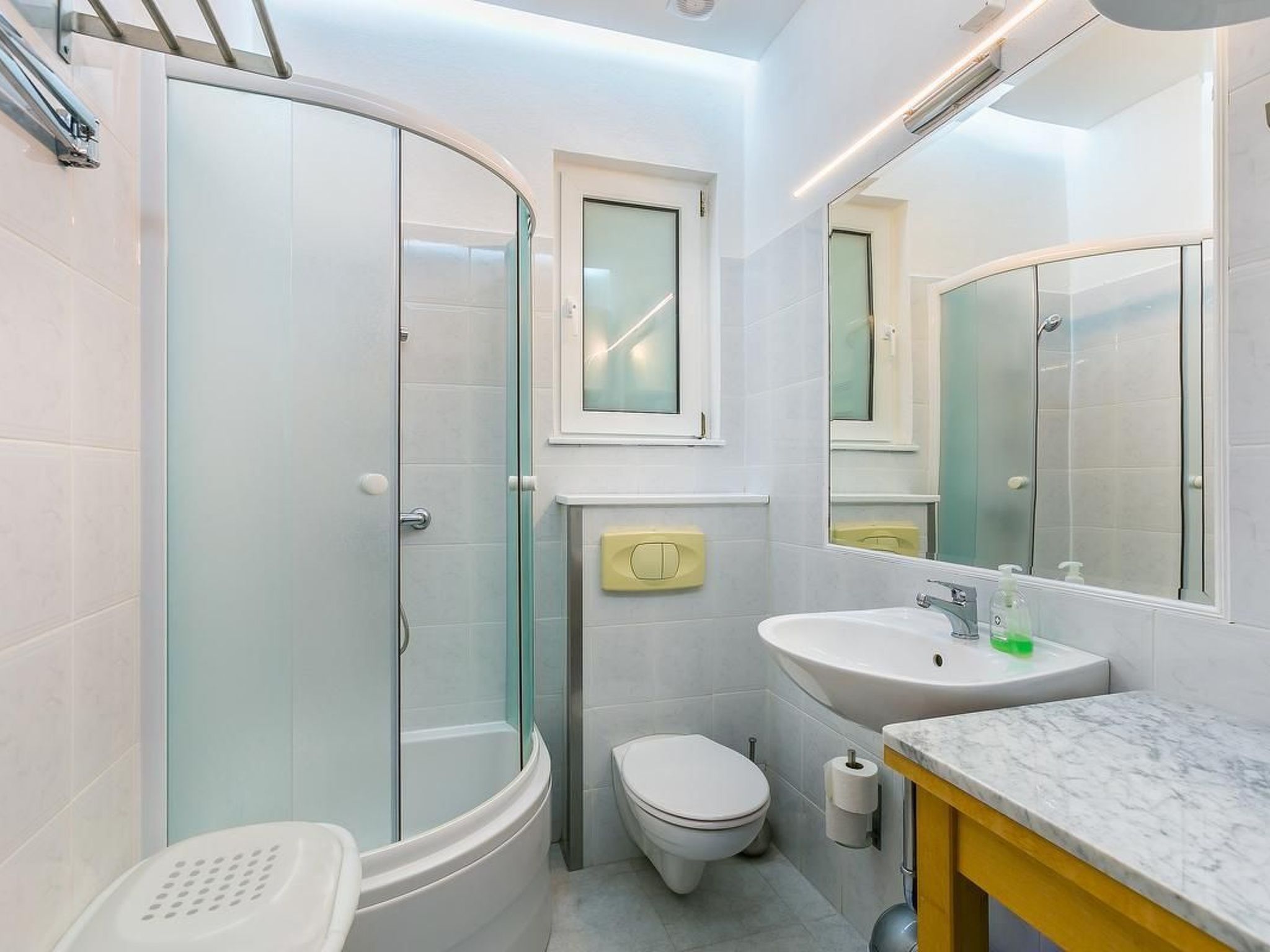 Photo of "Borka Kapovica" mit Balkon