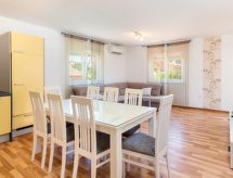 Wohnung "Dragan" mit Balkon