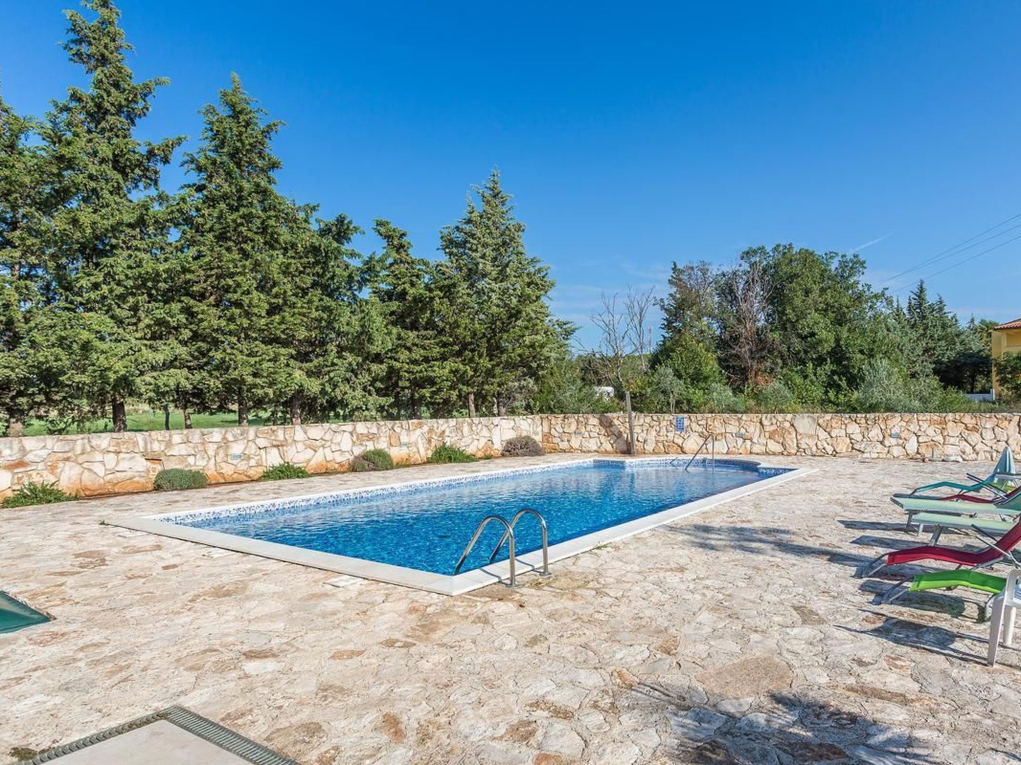 Photo of in Medulin mit Grill, Garten und gemeinsamem Pool